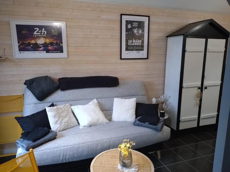 Joli Studio Mezzanine Proche Pole Europeen Yvré-lʼÉvêque Exterior foto